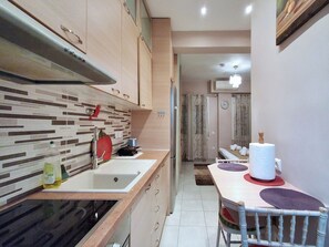 Apartment | Private kitchen - Urban apartment next to Acropolis (Athens)