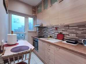 Apartment | Private kitchen - Urban apartment next to Acropolis (Athens)
