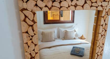 Roots Surf House
