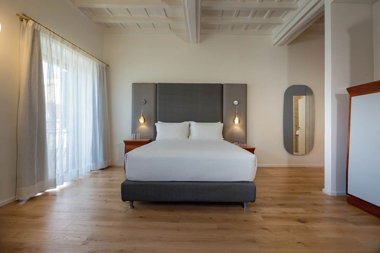 Deluxe kamer, uitzicht op stad | Luxe beddengoed, donzen dekbedden, bedden met traagschuimmatras