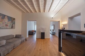 50-inch Smart TV with satellite channels - Ara di Marte Living Art (Roma)