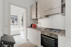 Kylskåp, mikrovågsugn och brödrost