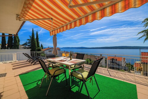 Vacation apartment with large terrace & fantastic sea view in Dramalj