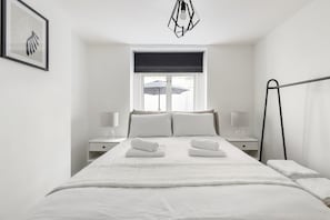 Bügeleisen/Bügelbrett, Reisekinderbett, kostenloses WLAN, Bettwäsche