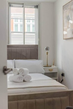 1 Schlafzimmer, Schreibtisch, Bügeleisen/Bügelbrett, Reisekinderbett