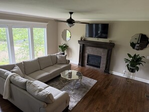 Living area - Spacious Home 13 miles from the stadium. 4 bedrooms 2.5 bathrooms 3 car garage. (Blue Springs)