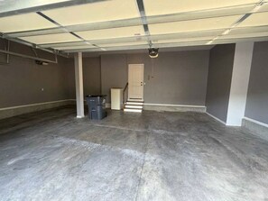 Interior - Spacious Home 13 miles from the stadium. 4 bedrooms 2.5 bathrooms 3 car garage. (Blue Springs)