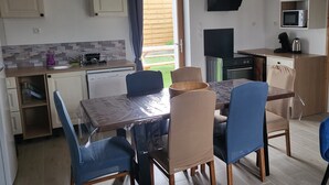 Dining - Cozy house for rent near the beach (Barbâtre)