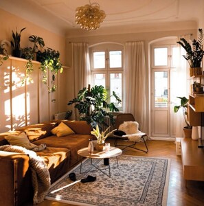 Living area - Stylish old town apartment in Lehel in Munich (München)