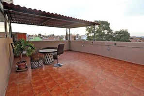 Outdoor dining - Spacious and quiet apartment PKG free of charge (San Miguel de Allende)