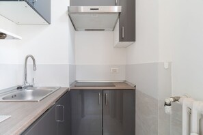 Private kitchen - Modern 25m2 studio apartment, located on the sixth floor of a building with lift (a few steps to access), perfect for 2 people!A very short distance from Corso Buenos Aires, the famous Milanese shopping street, and from the M1 Porta Venezia metro stop  (Milan)