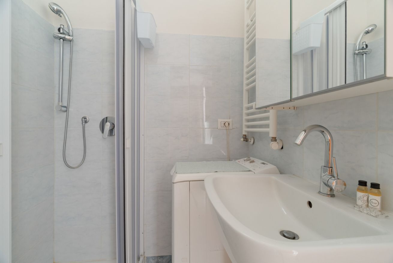 Douche, bidet, serviettes fournies