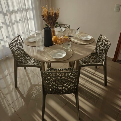 Comfortable 2-Bedroom AC Apartment Prime Location for Corporate Travel