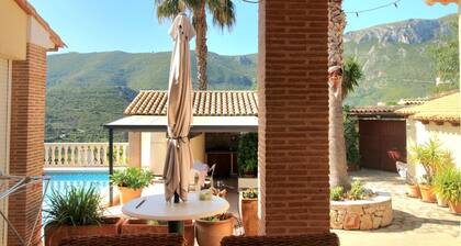 Oasis with swimming pool - jacuzzi - terrace with pergola