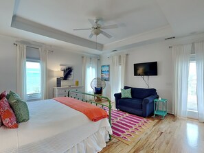 5 bedrooms, iron/ironing board, Internet, bed sheets - Chu Cottage | Great Location, Two Balconies, Walk to Beach (Tybee Island)