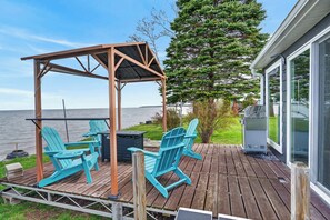 Outdoor dining - Dog Friendly-Southern Door waterfront retreat (Luxemburg)