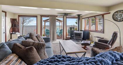 Dog Friendly-Southern Door waterfront retreat