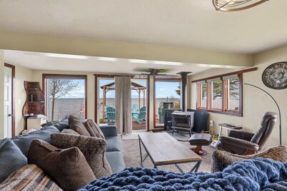 Dog Friendly-Southern Door waterfront retreat