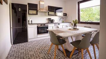 Apartment, 3 Schlafzimmer, Terrasse, Stadtblick | Eigene Küche | Wasserkocher, Toaster