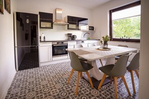 Apartment, 3 Schlafzimmer, Terrasse, Stadtblick | Eigene Küche | Wasserkocher, Toaster