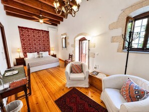 1 bedroom, desk, iron/ironing board, free WiFi - Suite Carmen - Boutique Hotel, Rooftop, Jacuzzi (Chania)