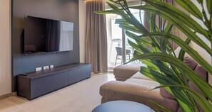 TV - A Beautiful 2BR seafront home in Qawra w/WIFI & AC (San Pawl il-Baħar)