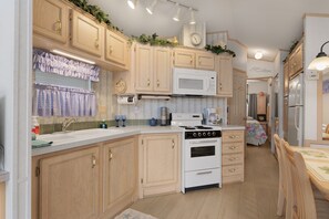 Fridge, microwave, oven, stovetop - Long Island Village - Golf - View of SpaceX (Port Isabel)