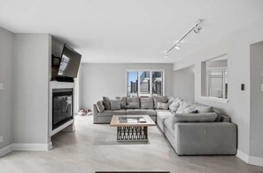 Living area - Bay front Sunsets in Brigantine - Boat Dock & Deck (Brigantine)