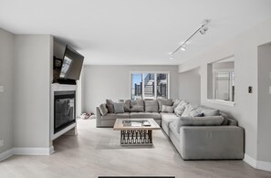 Smart TV, fireplace - Waterfront Sunsets on Bay w/ Boat Dock in Brigantine - Spacious 5 br Home (Brigantine)