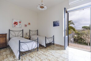 2 chambres, fer et planche à repasser, Wi-Fi gratuit, draps fournis