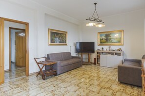 TV - Villa Etna Pool & Seaview by Wonderful Italy (Belpasso)