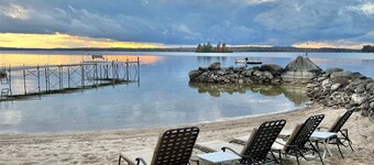 SEBAGO LAKE SHOREFRONT. MONDAY - FRIDAY RENTAL. SECLUDED BUT CLOSE TO DOWNTOWN.