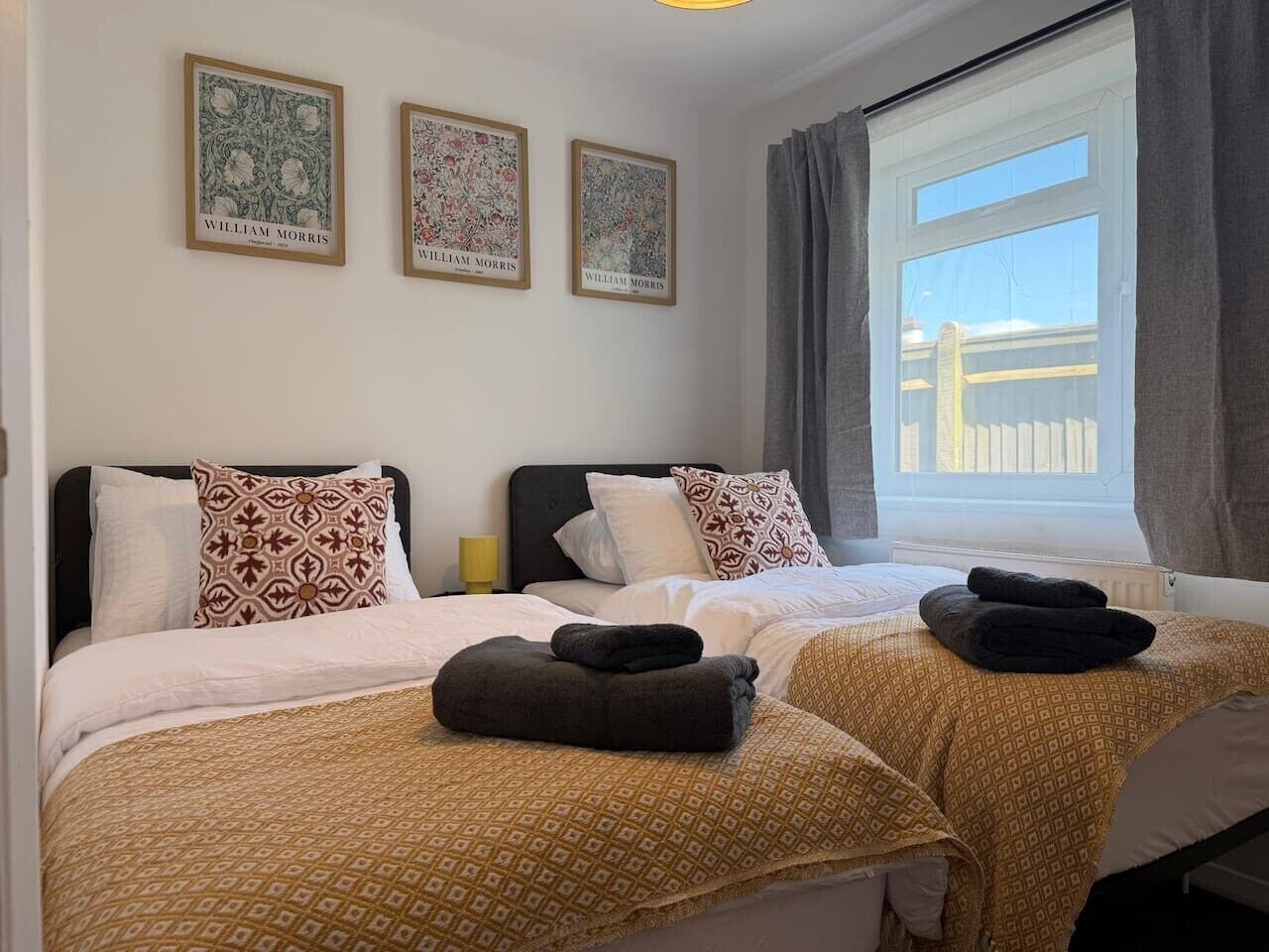 Desk, iron/ironing board, WiFi, bed sheets