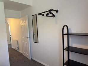 Interior - Gatwick 2 Bed Flat Private Parking (Grasmere)