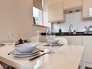Dining - 'Windemere Terrace' Liverpool 2 Bed | WiFi/Parking - Pass the Keys (Liverpool)