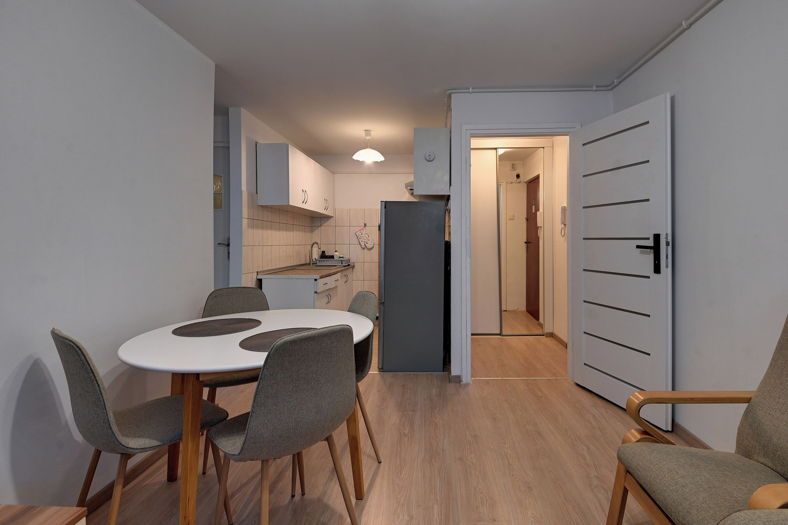 Apartment | Essbereich im Zimmer
