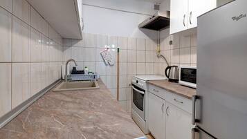 Apartamento | Cocina básica privada | Cafetera o tetera y hervidor eléctrico