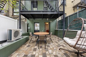 Outdoor dining - Only in Brooklyn | 2BR + Backyard • Full Kitchen (Brooklyn)