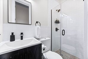 Bathroom - Unique NYC Stay | 3BR • 3 Bathrooms + Patio (Brooklyn)