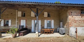 Outdoor dining - Chateau Flotis (Castelnau-d'Estrétefonds)