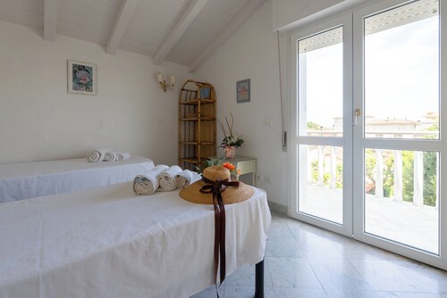 Two-room apartment overlooking the sea