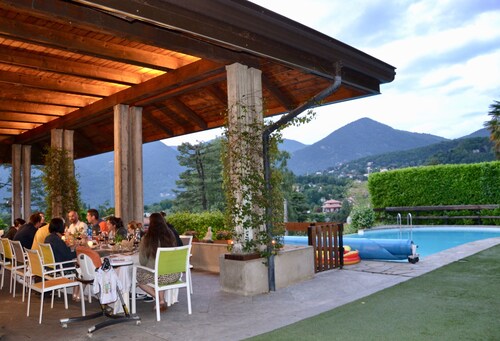 Fabulous 8-bedroom villa with pool next to Como lake, little lakes and mountain