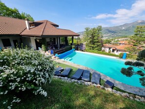 Pool - Fabulous 8-bedroom villa with pool next to Como lake, little lakes and mountain (Longone Al Segrino)