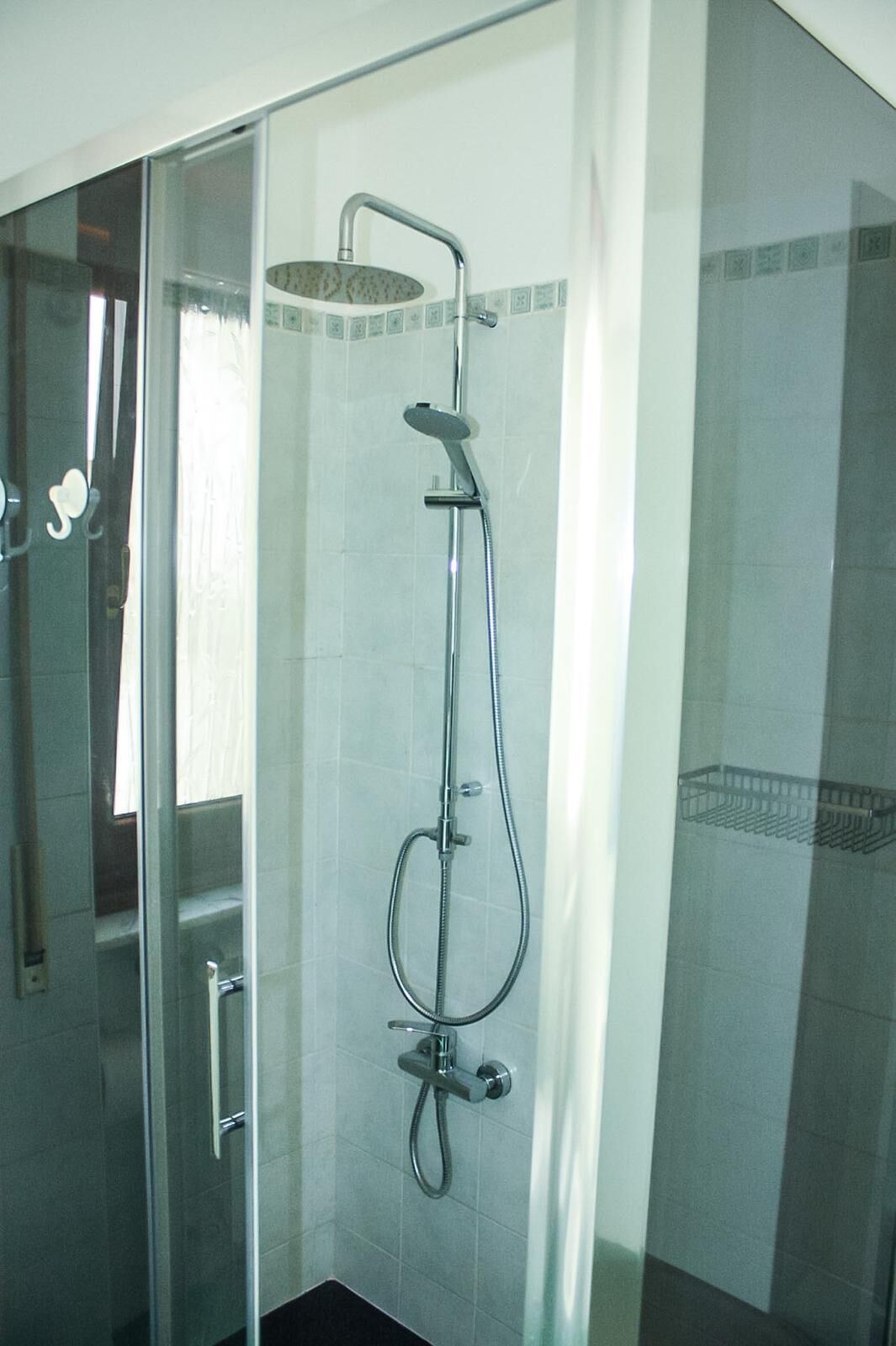 Bidet, Handtücher, Seife, Toilettenpapier