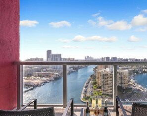 Property grounds - High-Floor Beachwalk Studio | Bay View Balcony (Hallandale Beach)