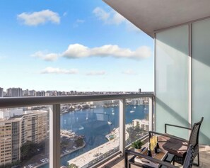 Property grounds - High-Floor Beachwalk Studio | Bay View Balcony (Hallandale Beach)