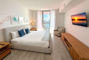1 bedroom, desk, iron/ironing board, WiFi - 1BR · Intracoastal View · Balcony · Gym & Pool (Hallandale Beach)