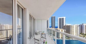 Property grounds - 1BR · Intracoastal View · Balcony · Gym & Pool (Hallandale Beach)