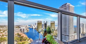 Property grounds - Airy 1BR · Intracoastal View · Beachwalk Resort (Hallandale Beach)