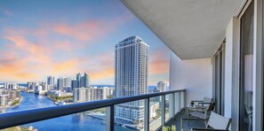 Property grounds - Airy 1BR · Intracoastal View · Beachwalk Resort (Hallandale Beach)